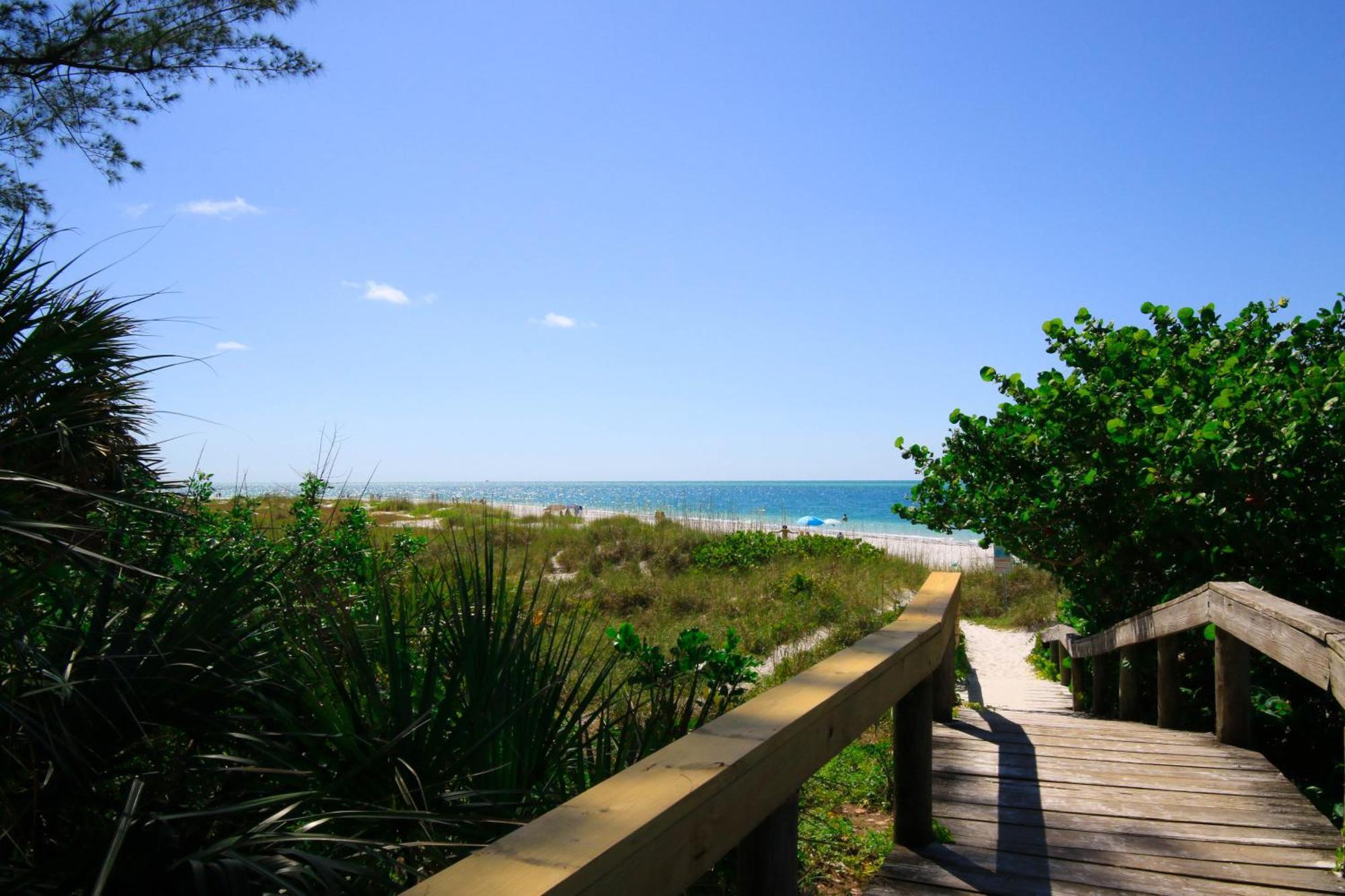 Anna Maria Island Runaway Tropical Dream-One Minute Walk To The Beach-Heated Pool Брадентон-Бич Экстерьер фото