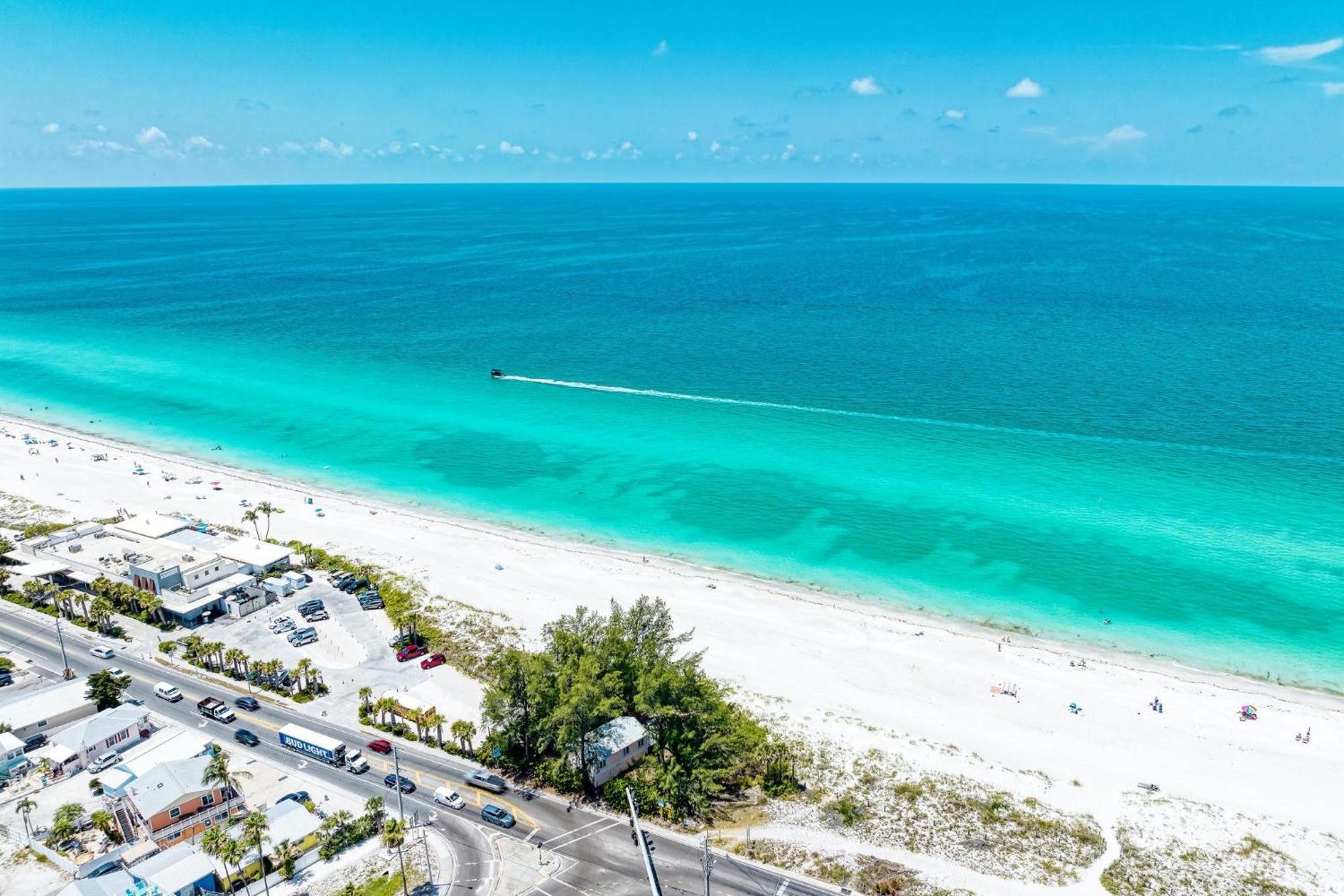 Anna Maria Island Runaway Tropical Dream-One Minute Walk To The Beach-Heated Pool Брадентон-Бич Экстерьер фото
