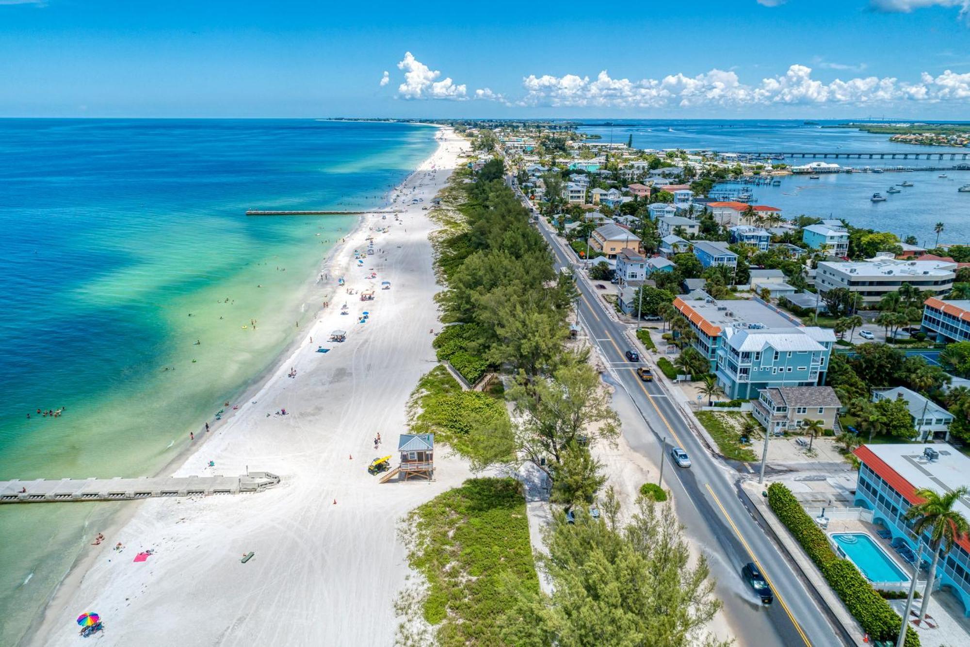 Anna Maria Island Runaway Tropical Dream-One Minute Walk To The Beach-Heated Pool Брадентон-Бич Экстерьер фото