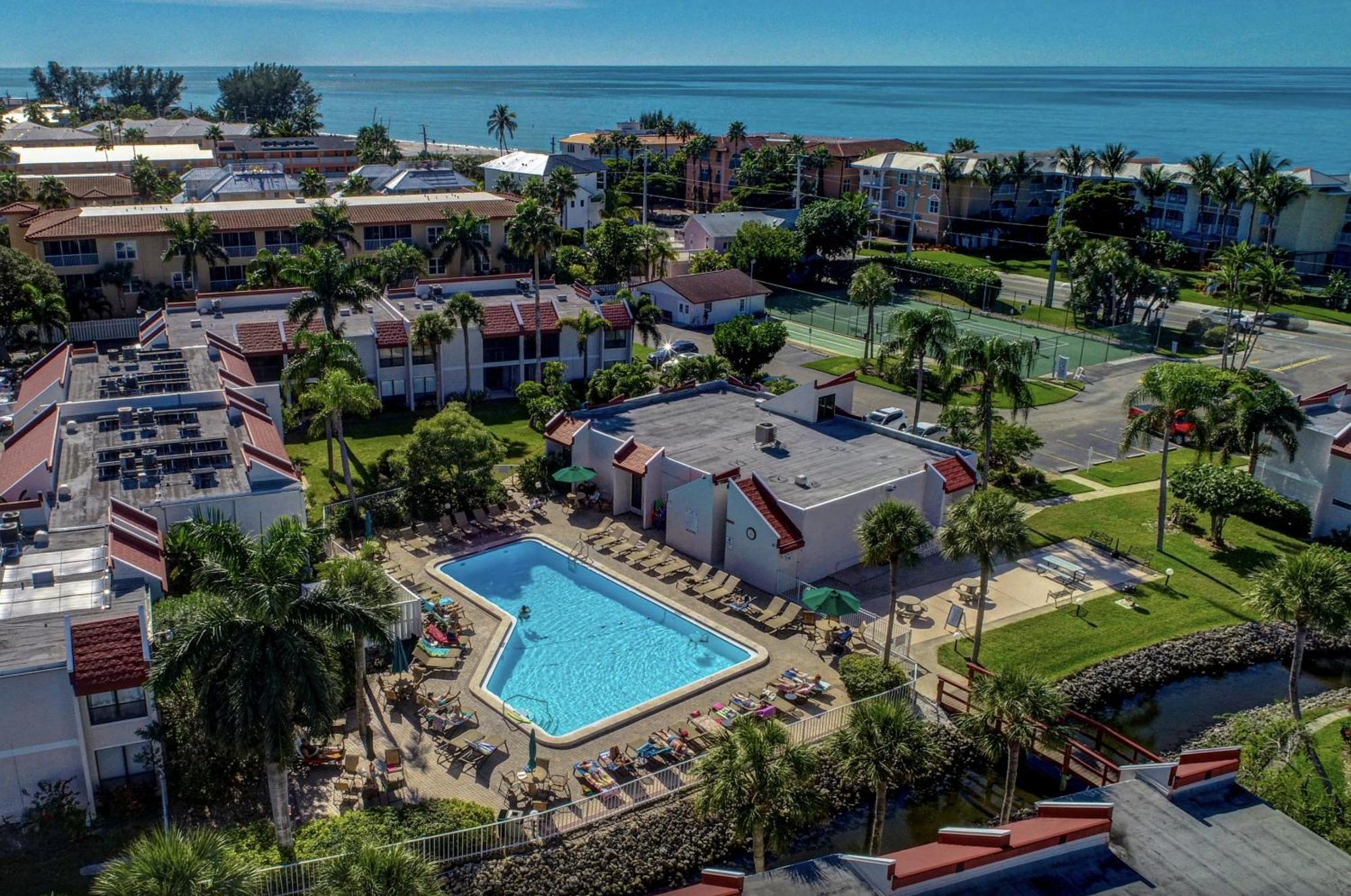 Anna Maria Island Runaway Tropical Dream-One Minute Walk To The Beach-Heated Pool Брадентон-Бич Экстерьер фото
