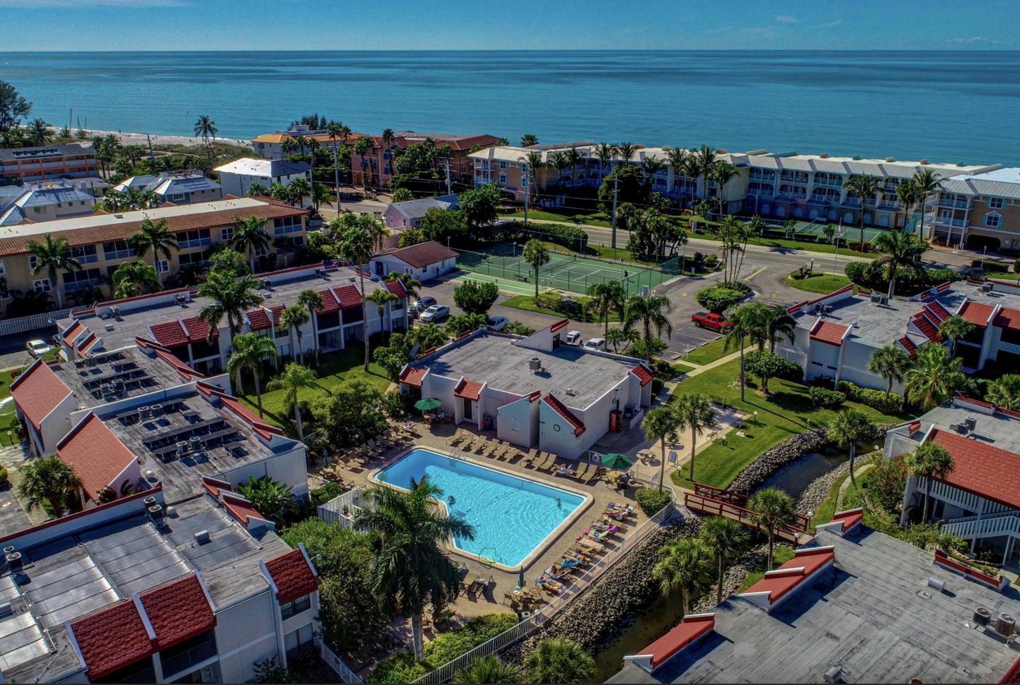 Anna Maria Island Runaway Tropical Dream-One Minute Walk To The Beach-Heated Pool Брадентон-Бич Экстерьер фото