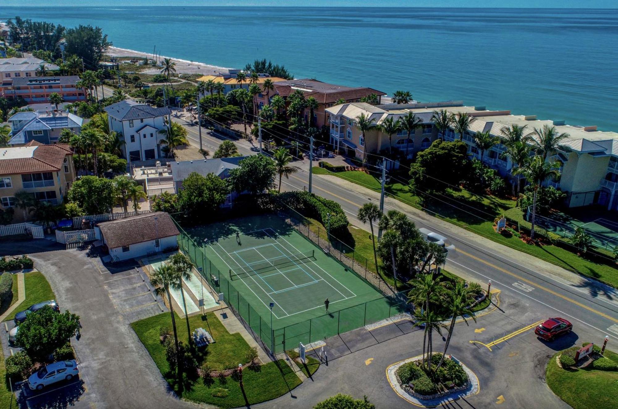 Anna Maria Island Runaway Tropical Dream-One Minute Walk To The Beach-Heated Pool Брадентон-Бич Экстерьер фото