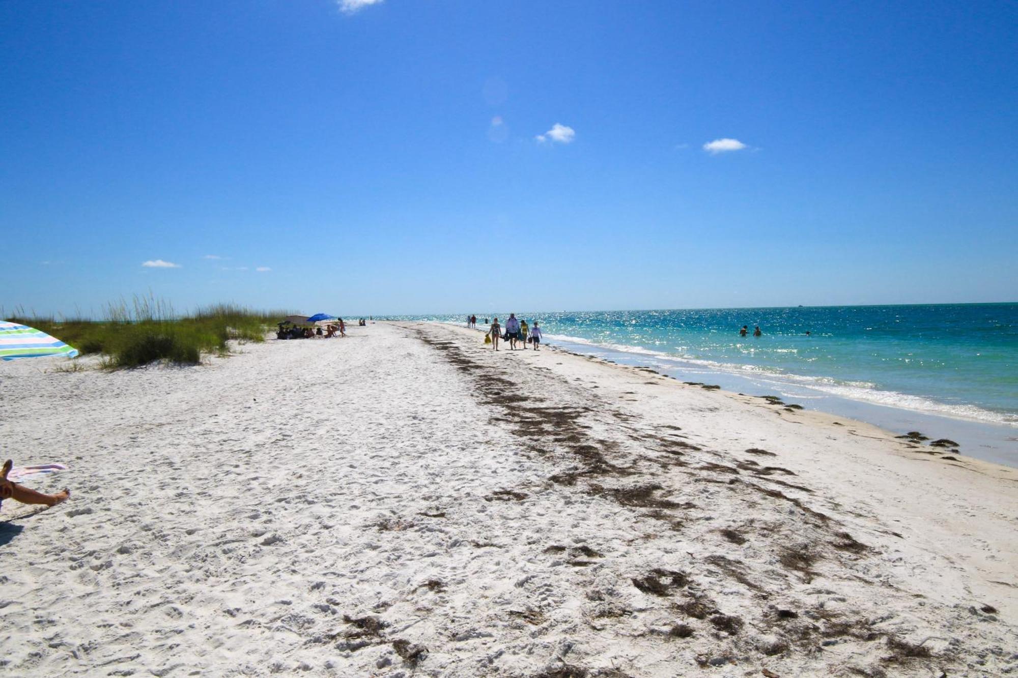 Anna Maria Island Runaway Tropical Dream-One Minute Walk To The Beach-Heated Pool Брадентон-Бич Экстерьер фото