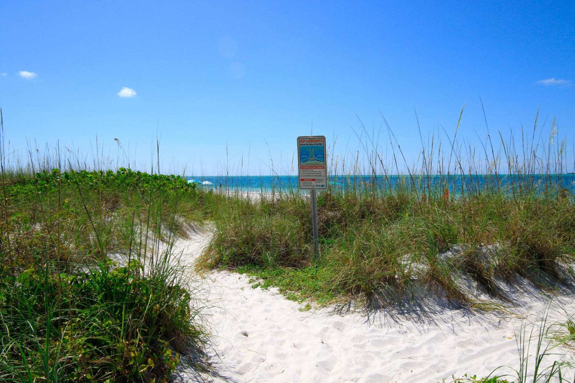 Anna Maria Island Runaway Tropical Dream-One Minute Walk To The Beach-Heated Pool Брадентон-Бич Экстерьер фото